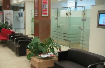 Salle d'attente d'une agence bancaire en Israël